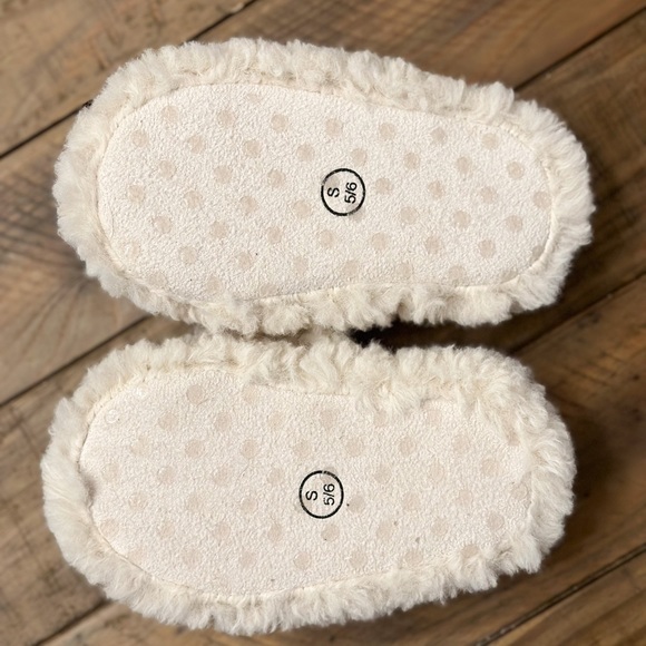 Cat & Jack | Fuzzy Slippers - Picture 3 of 3